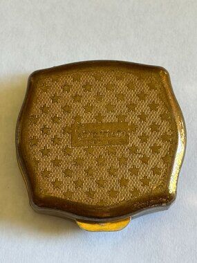 VTG! STRATTON COMPACT W/STAR BRASS PATTERN HINGED PILL BOX  ~1.5" X 1.5" X  .4"